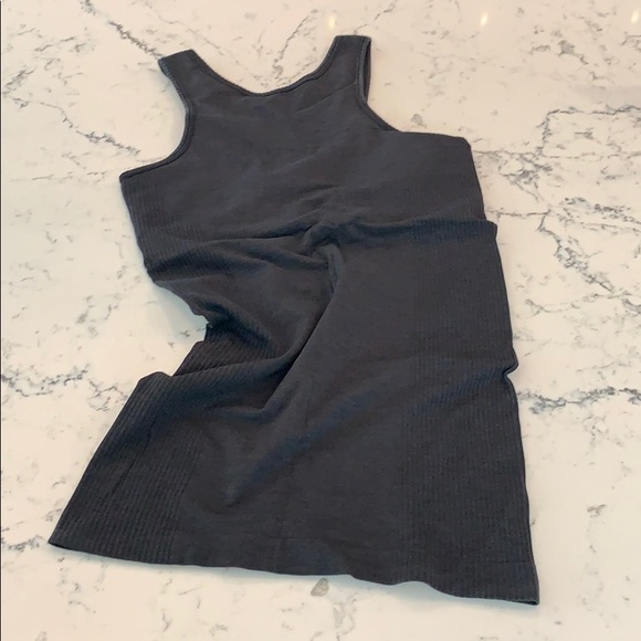 Lululemon tank with bra - size 2 - Picture 2 of 4